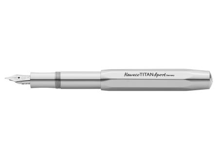 Stylo-plume Sport Titan 26gr. Pointe medium. Etui en m�tal.